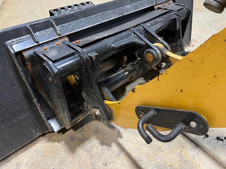 2017-caterpillar-903c2-image-13