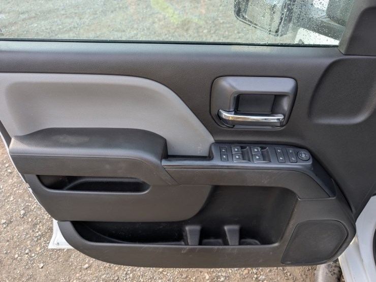 2016-chevrolet-silverado-2500-image-25