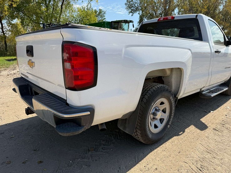 2018-chevrolet-1500-image-23