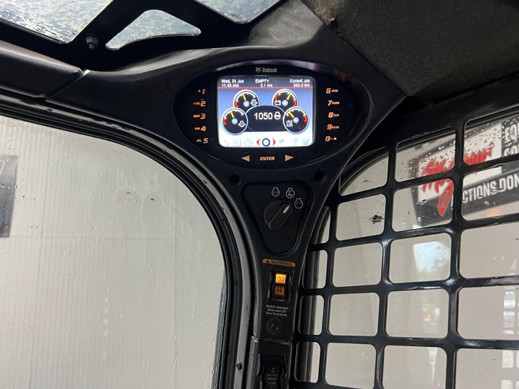 2020-bobcat-t770-image-29
