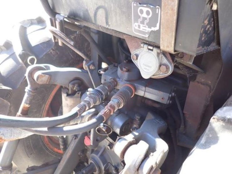2016-kubota-m7040d-image-42