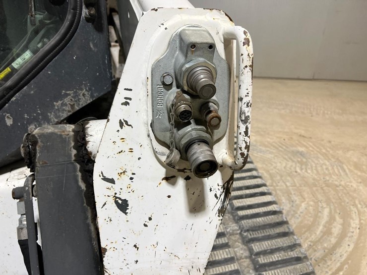 2020-bobcat-t870-image-11