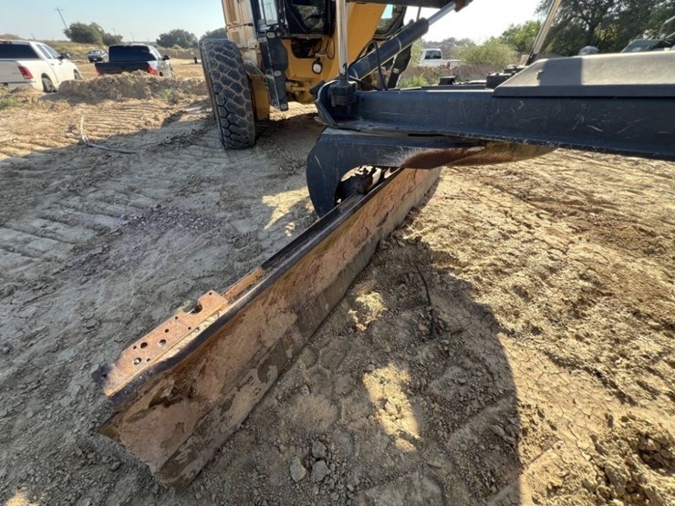 2011-deere-772gp-image-37