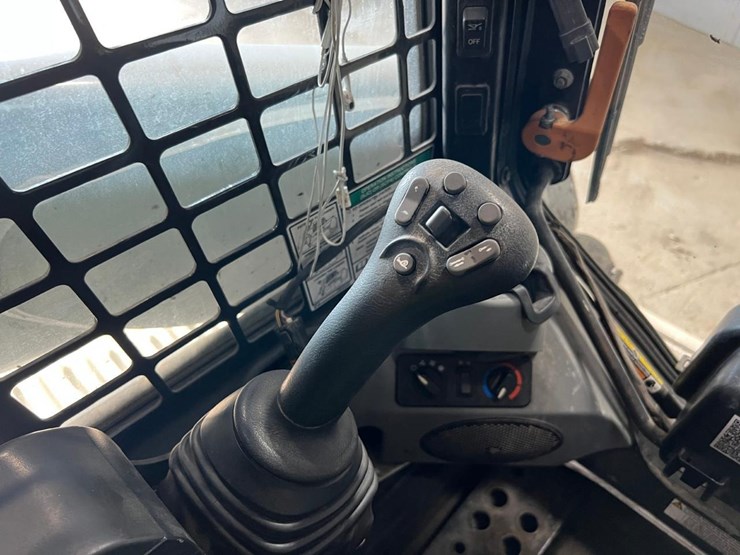 2020-bobcat-t870-image-28