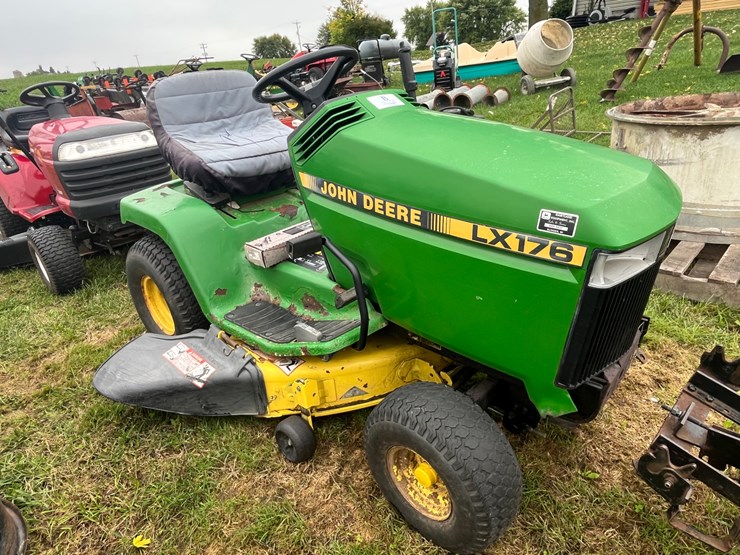 john-deere-lx176-image-1