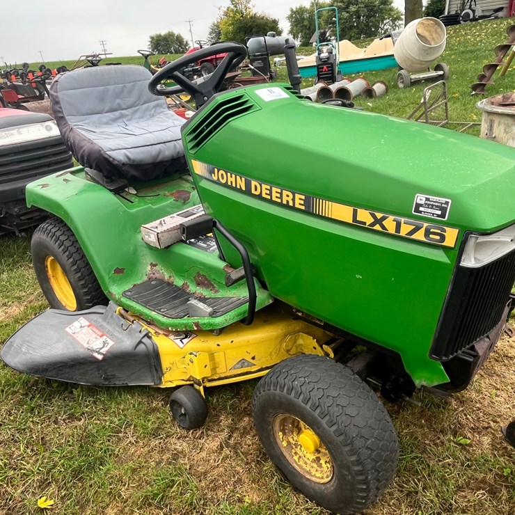 JOHN DEERE LX176