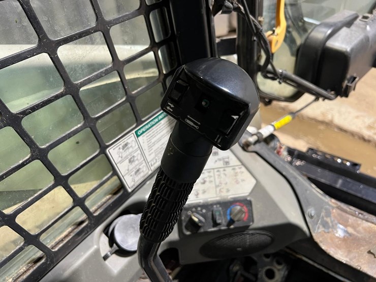2012-bobcat-t650-image-30