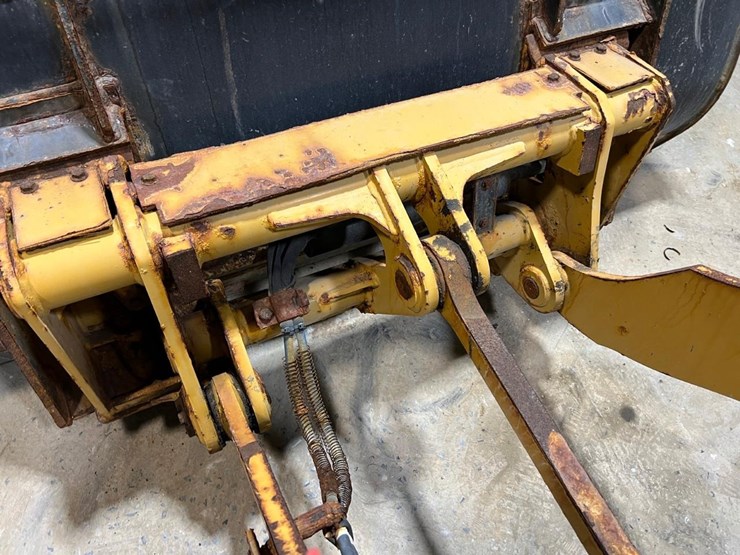 2021-caterpillar-903d-image-13