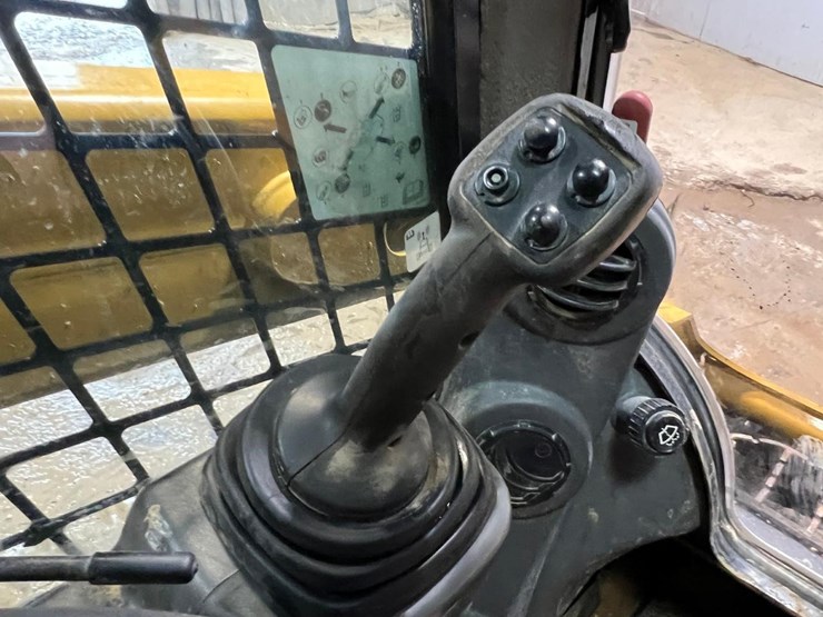 2019-caterpillar-259d-image-27