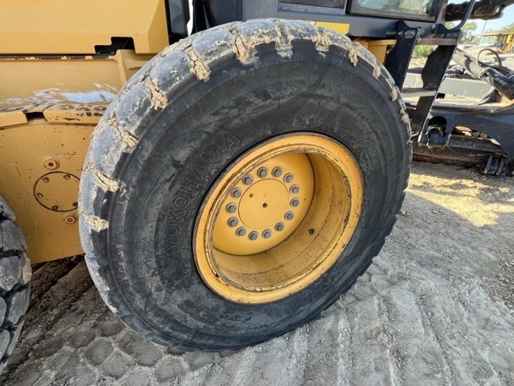 2011-deere-772gp-image-31