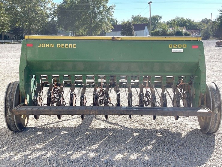 john-deere-8200-image-7