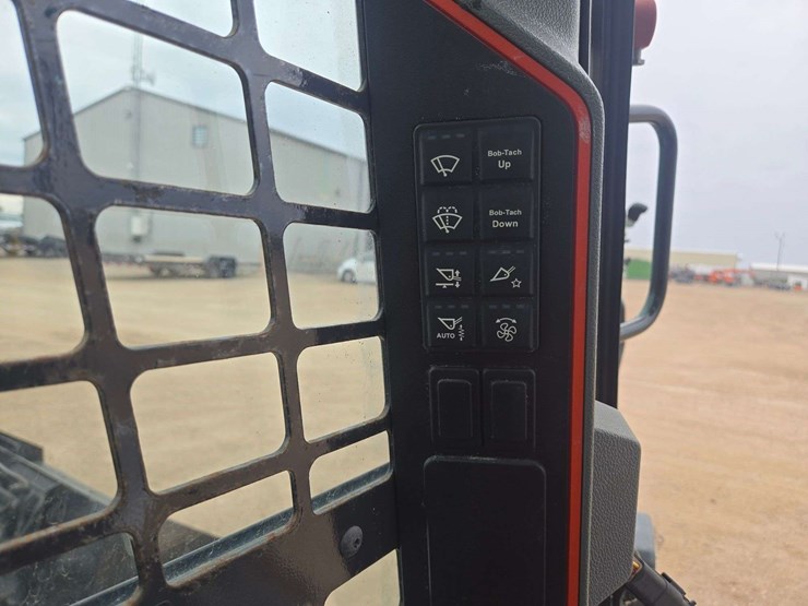 2022-bobcat-t64-image-14