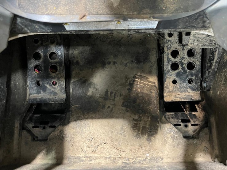 2023-bobcat-t770-image-32