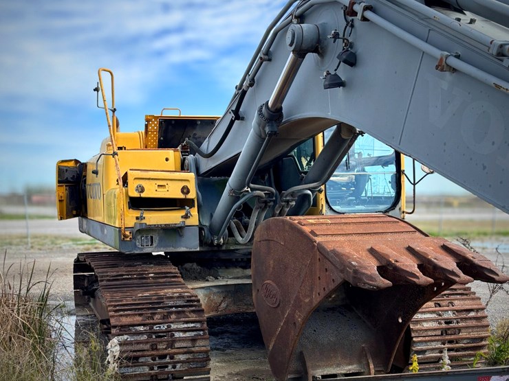 2005-volvo-ec330b-image-8