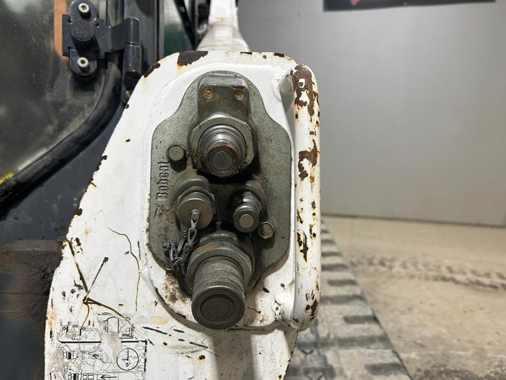 2015-bobcat-t770-image-12