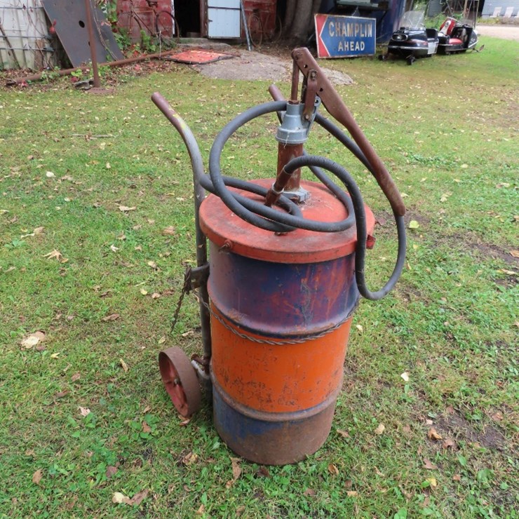 Gulf Oil Caddy on Cart