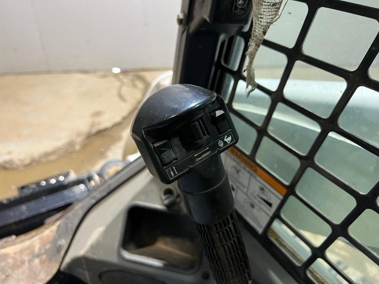 2012-bobcat-t650-image-25