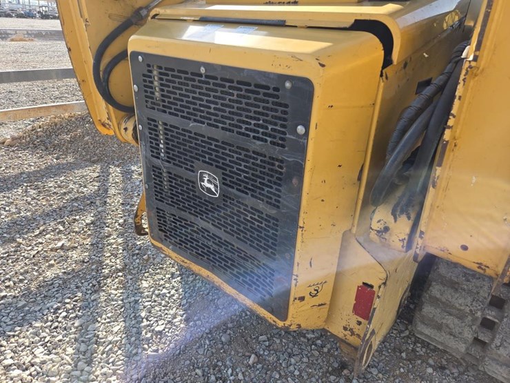 2013-deere-ct332-image-22