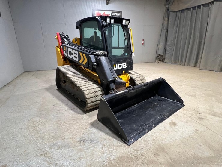2023-jcb-3ts-8t-image-7
