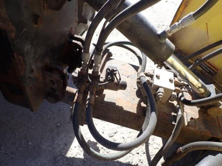 2016-kubota-m7040d-image-53