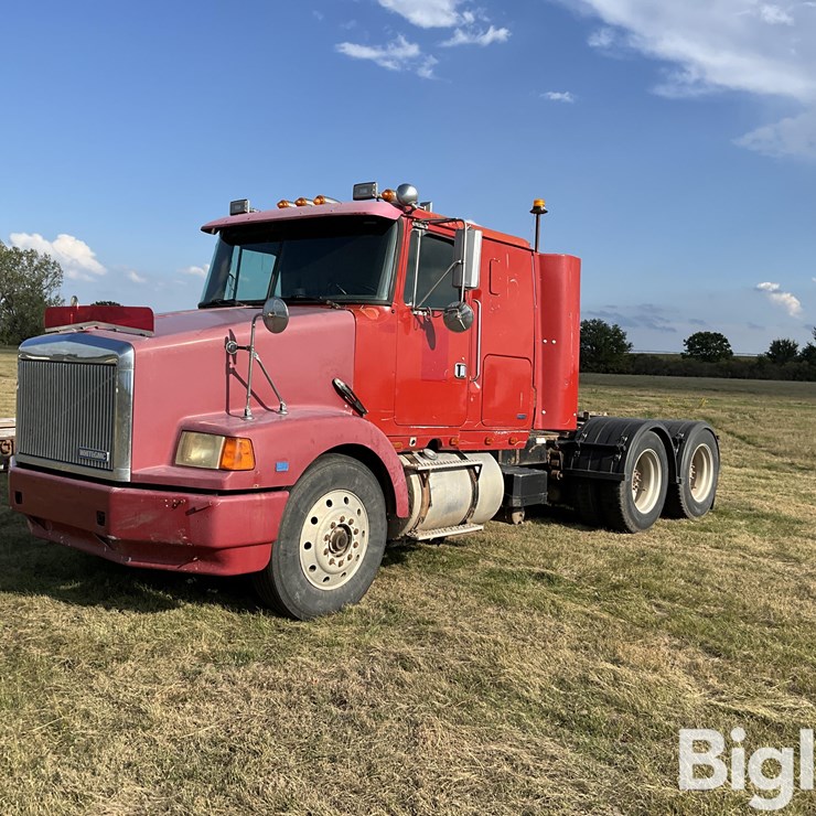 1989 WHITE WIA64T