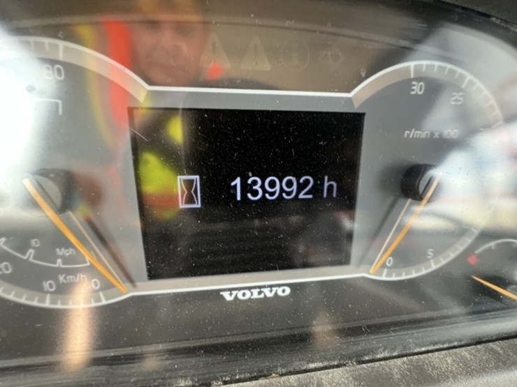 2019-volvo-a60h-image-36