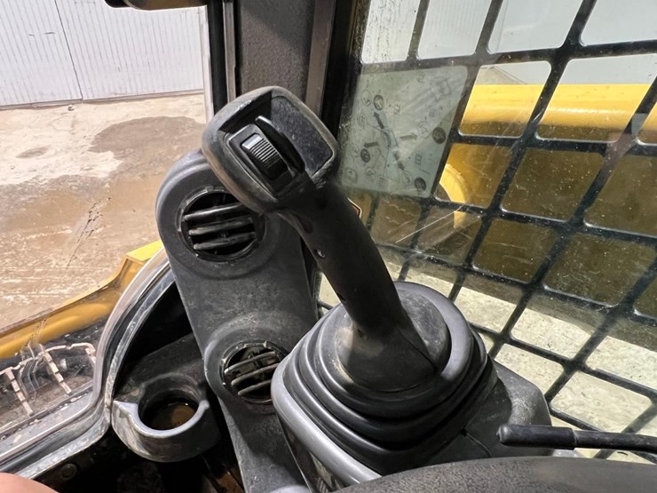 2019-caterpillar-259d-image-26