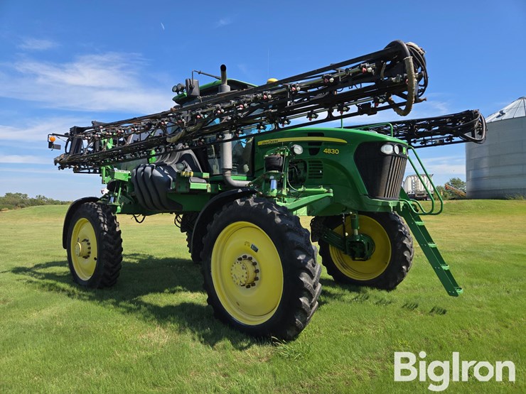 2011-john-deere-4830-image-3
