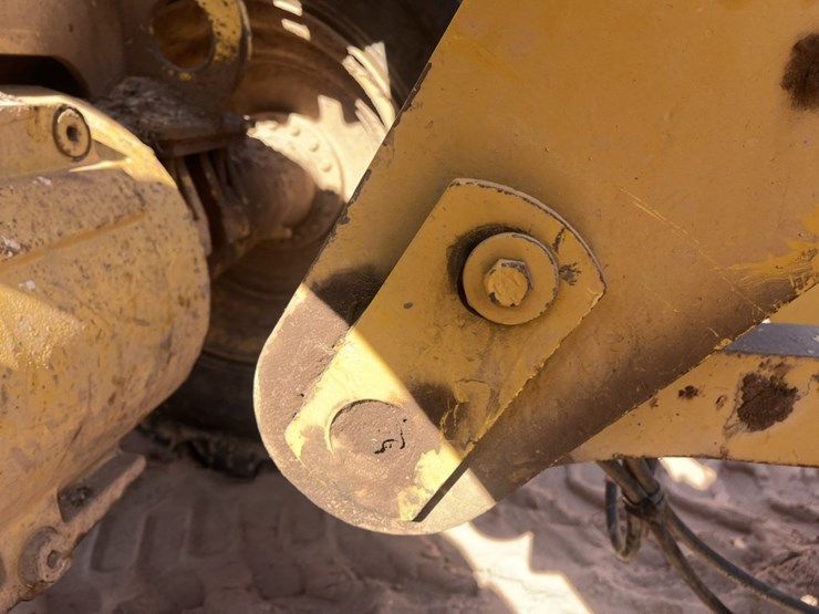 caterpillar-928g-image-17