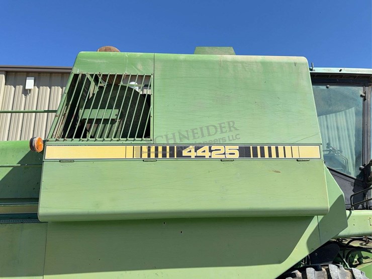 john-deere-4425-image-22