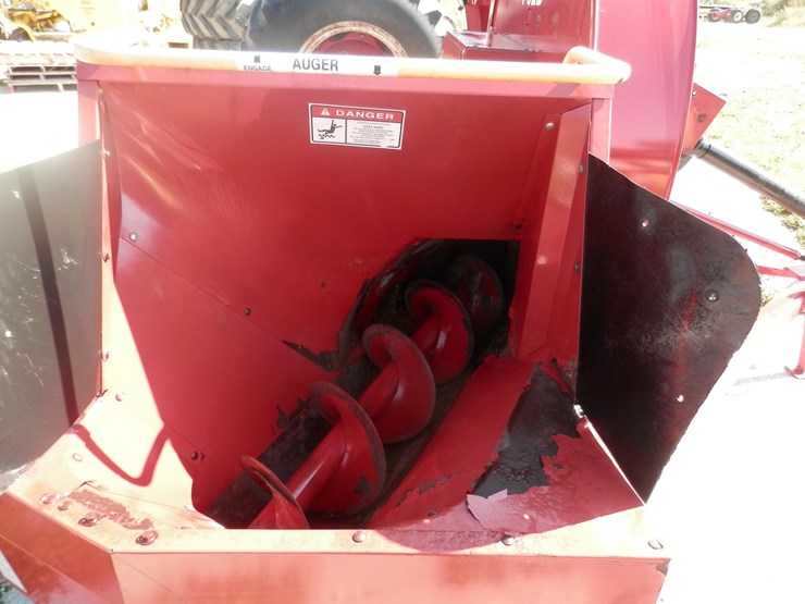 new-holland-f62b-image-7