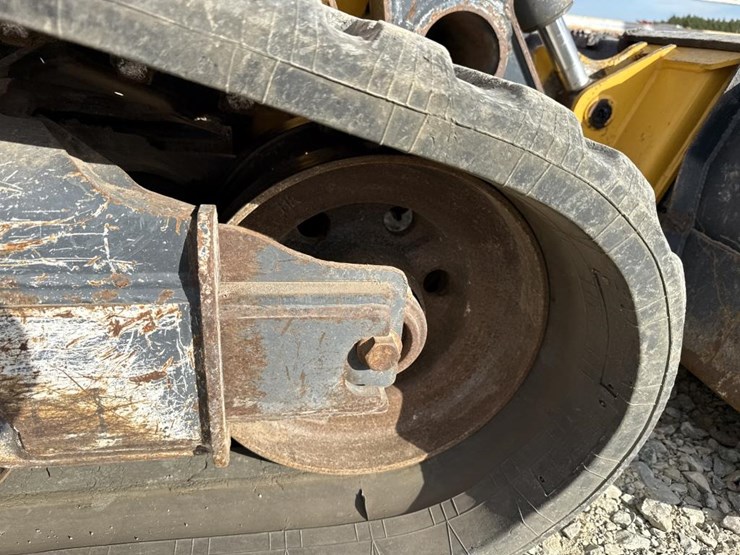 deere-331g-image-52
