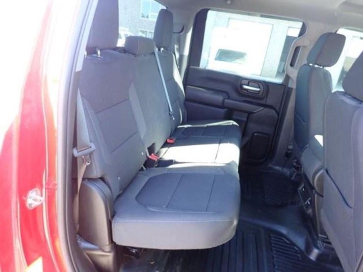 2022-chevrolet-2500hd-image-45