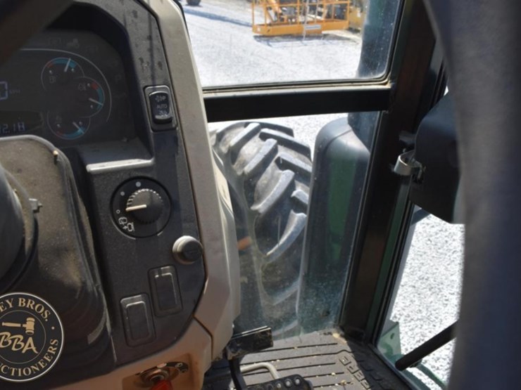 2017-john-deere-6120e-image-43
