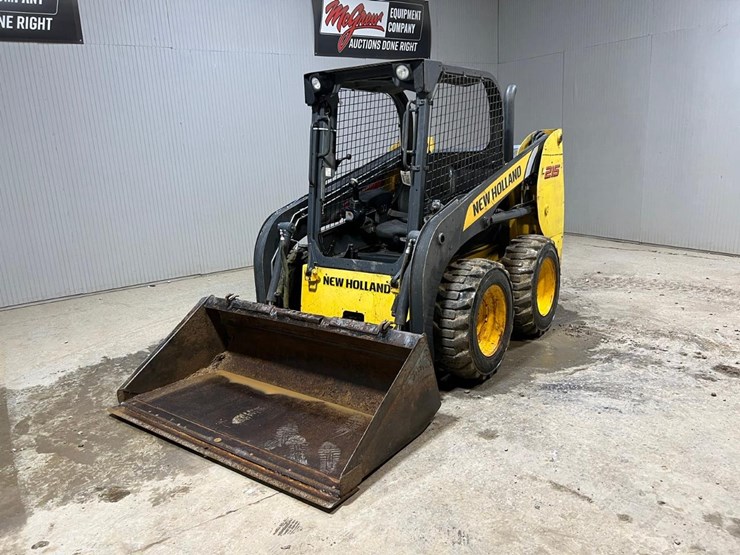 new-holland-l215-image-2