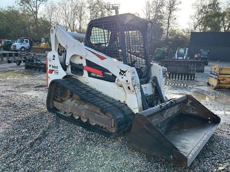 2017-bobcat-t740-image-7