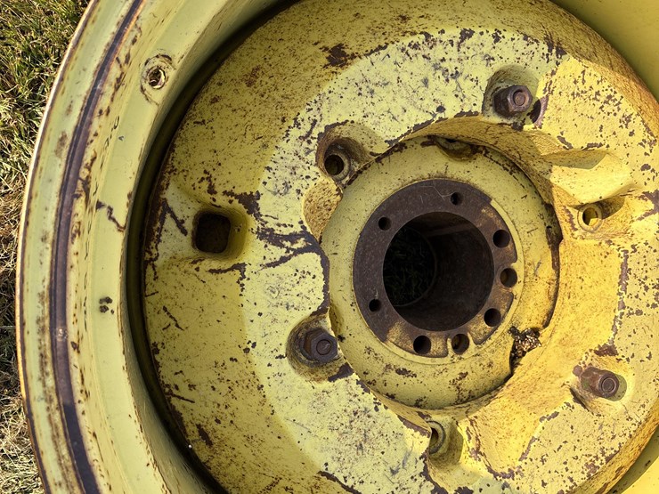 john-deere-32-image-19