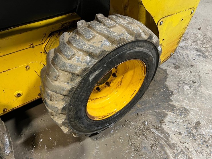 new-holland-l215-image-13