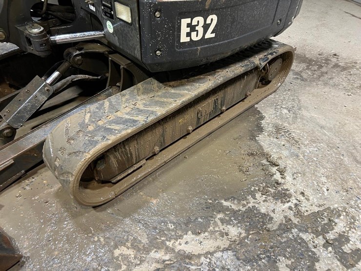 bobcat-e32-image-13