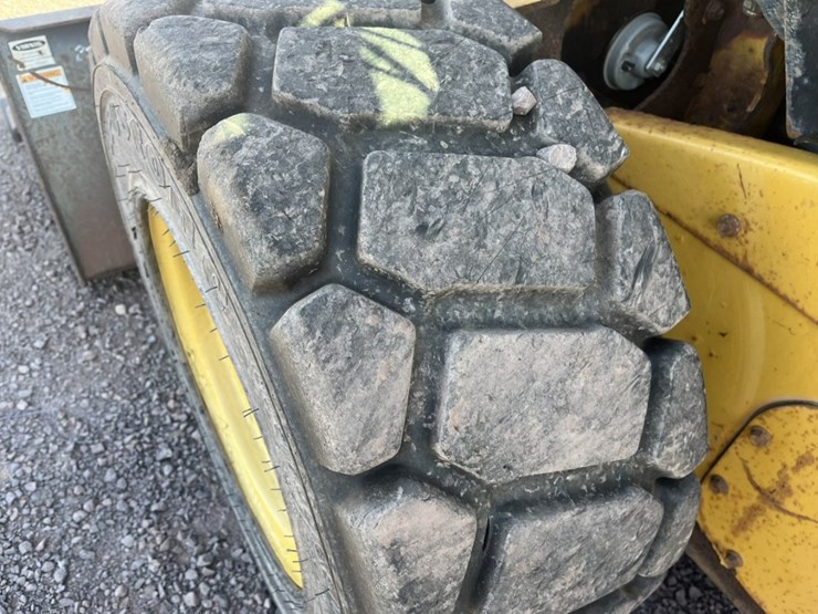 2012-caterpillar-272d-image-68