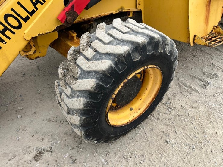 new-holland-b95-image-12
