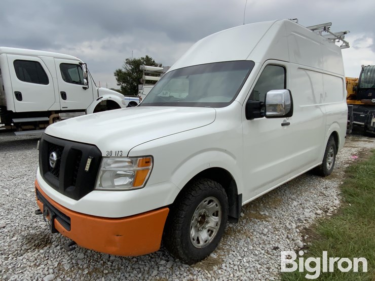 2017-nissan-nv2500-image-1