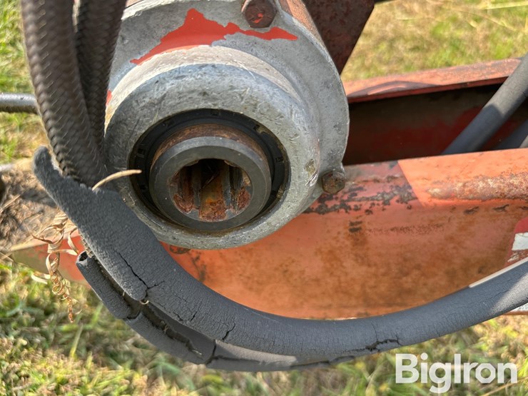 hesston-1014-image-11
