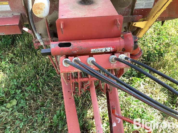new-holland-1037-image-16