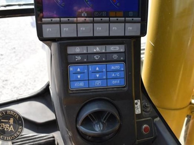 2014-komatsu-pc210-10-image-74