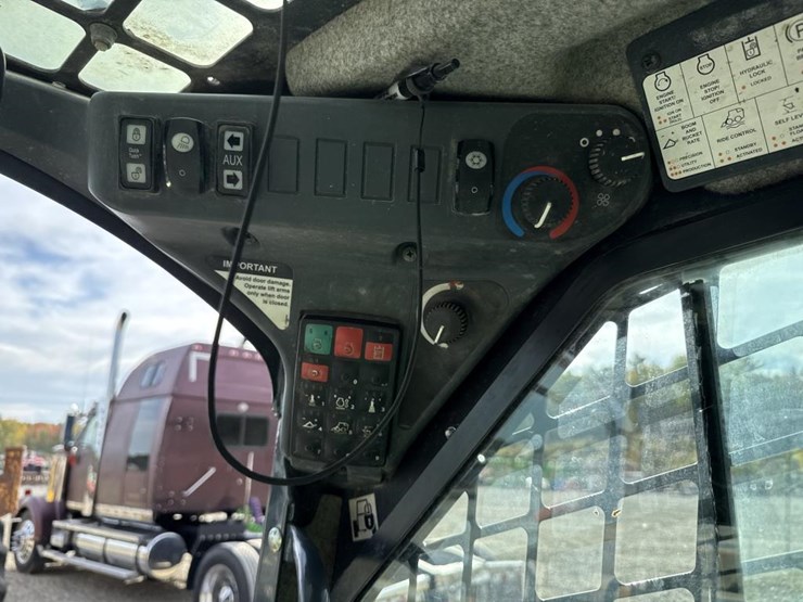deere-331g-image-38