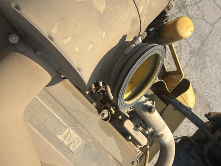 2005-caterpillar-725-image-45