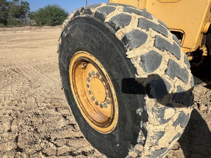 2011-deere-772gp-image-11