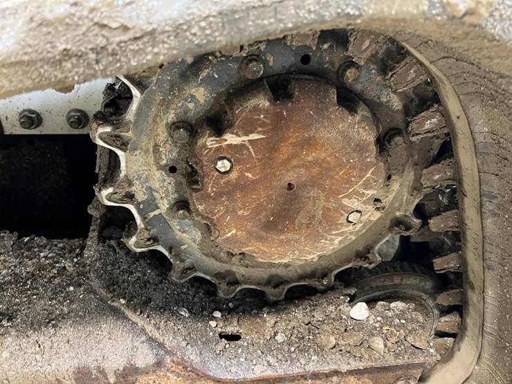 2019-bobcat-t740-image-14