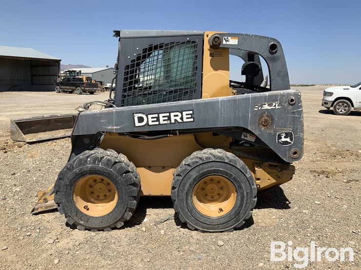 2011-deere-332d-image-8